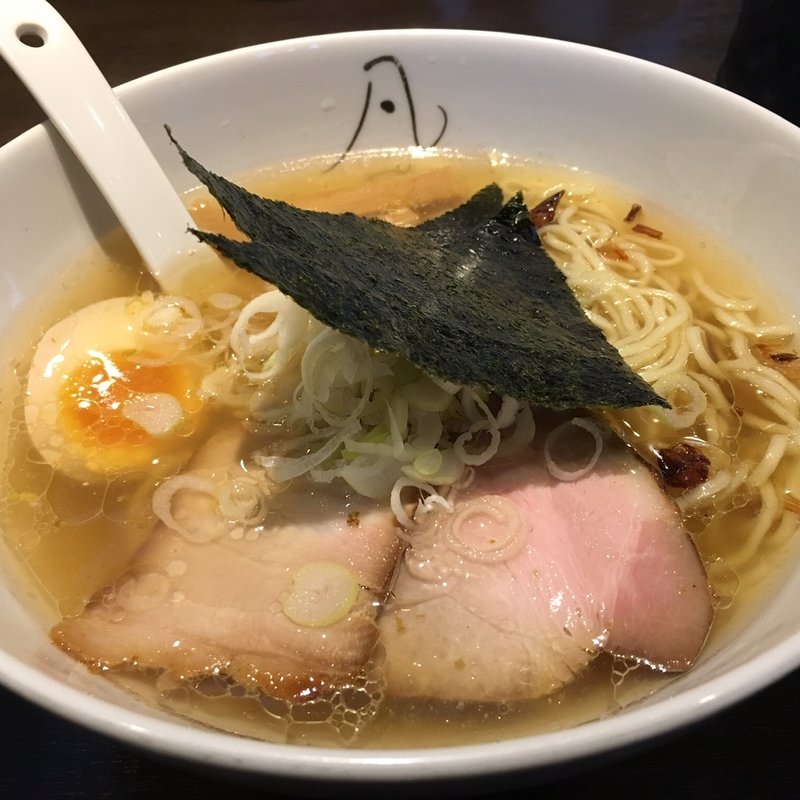 醤油〈白〉ラーメン(凡の風 （ぼんのかぜ）)