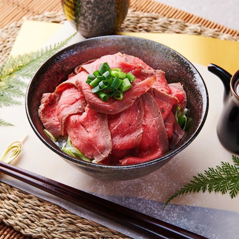 ローストビーフ丼(サーカス)