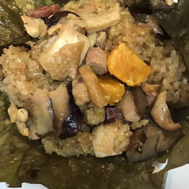 糯米鶏（ロウマイカイ）〜鶏肉入り蓮の葉包みおこわ〜(中華 ひろと)