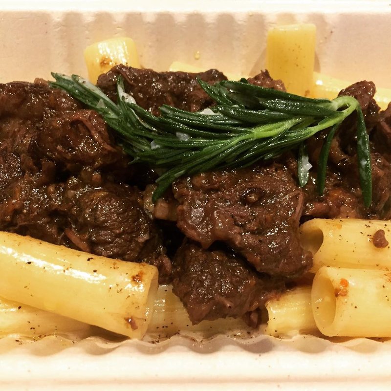 リガトーニ 牛の赤ワイン煮込みソース(ラゴッチャ東京)