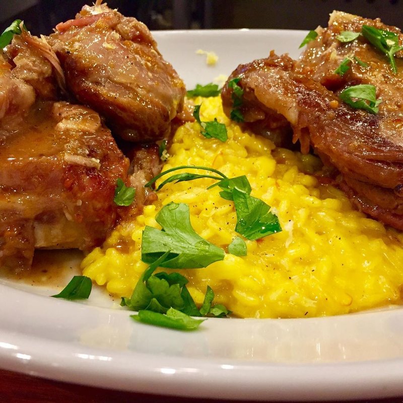 オッソブーコ サフランリゾット添え(ラゴッチャ東京)