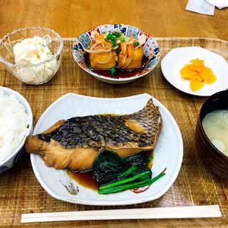 黒鯛煮付け定食(キネマ食堂)