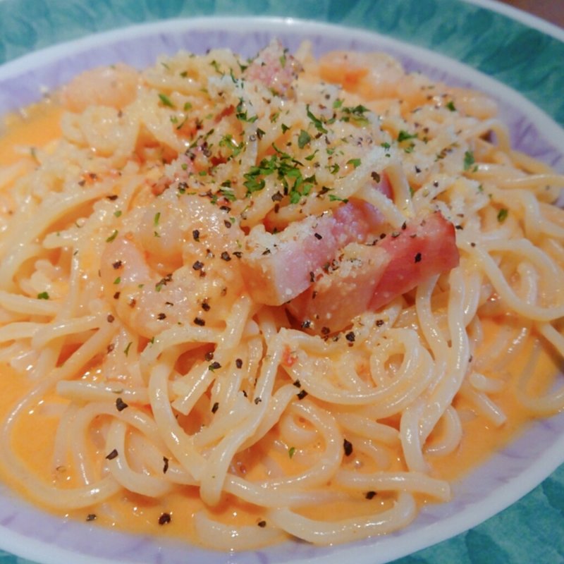 ぷりぷり海老とベーコンのトマトクリームパスタ
(鎌倉パスタ センター南店)