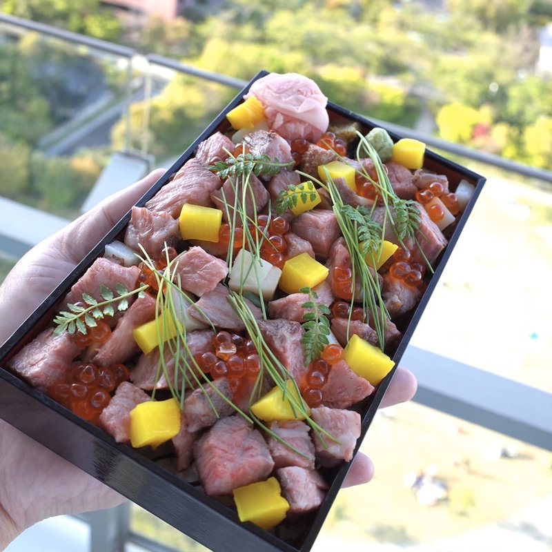 テイクアウト肉バラちらし(肉匠 堀越)