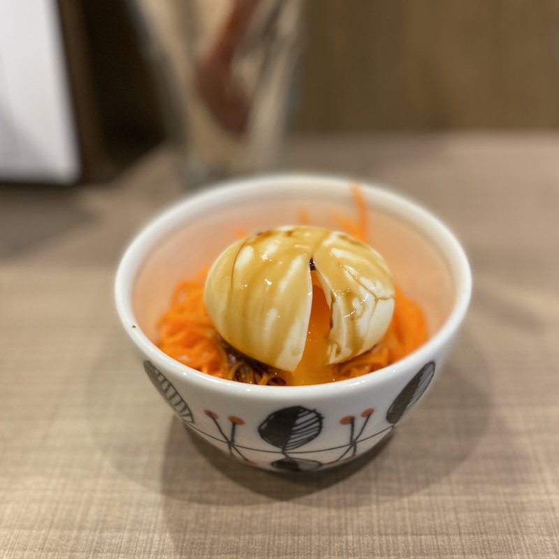 半熟卵と人参マリネ(シュセンドウ酒場 あこて)