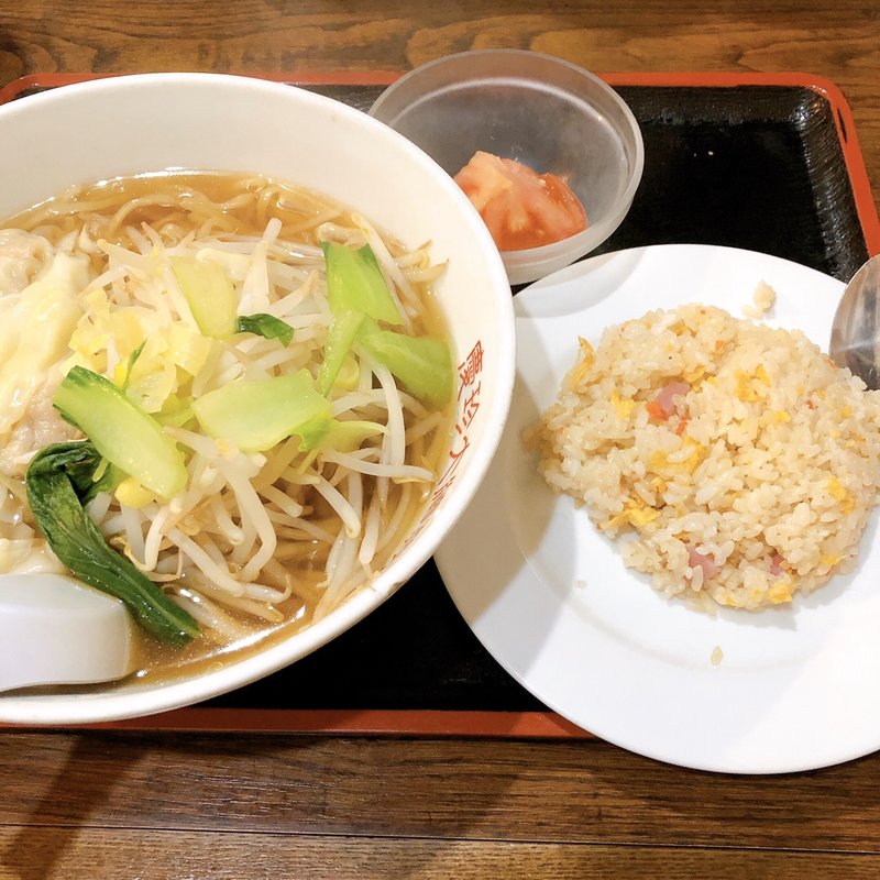 ワンタン麺と半チャーハン(栄雅)