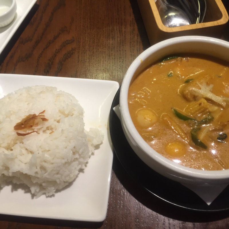 鶏もも肉のグリーンカレー(アジアンビストロ Dai 新百合ヶ丘店)