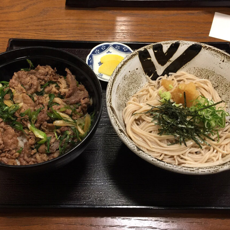 肉丼とミニおろし蕎麦(そば処花りん)