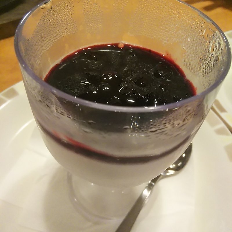 カシスとブルーベリーのパンナコッタ(サイゼリヤ 初石店)