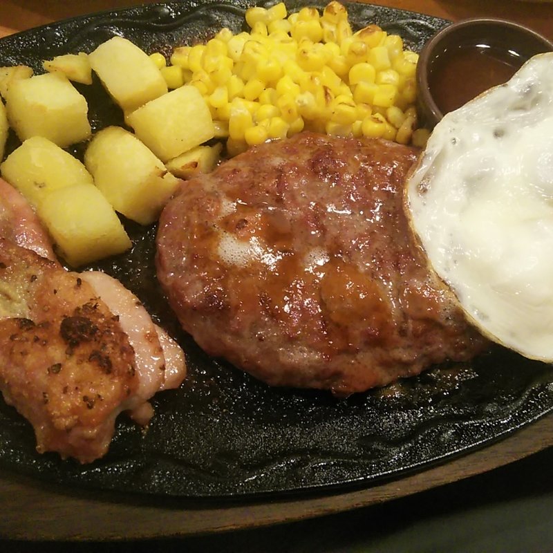 チキングリルとハンバーグの盛合せ(サイゼリヤ 初石店)