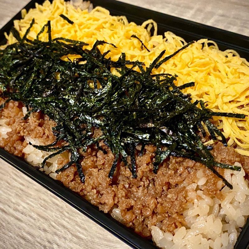 折尾風かしわ弁当(まちカフェ あい)