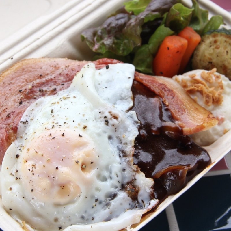 ふわっとやわらか煮込みハンバーグ(3ND café+bar)