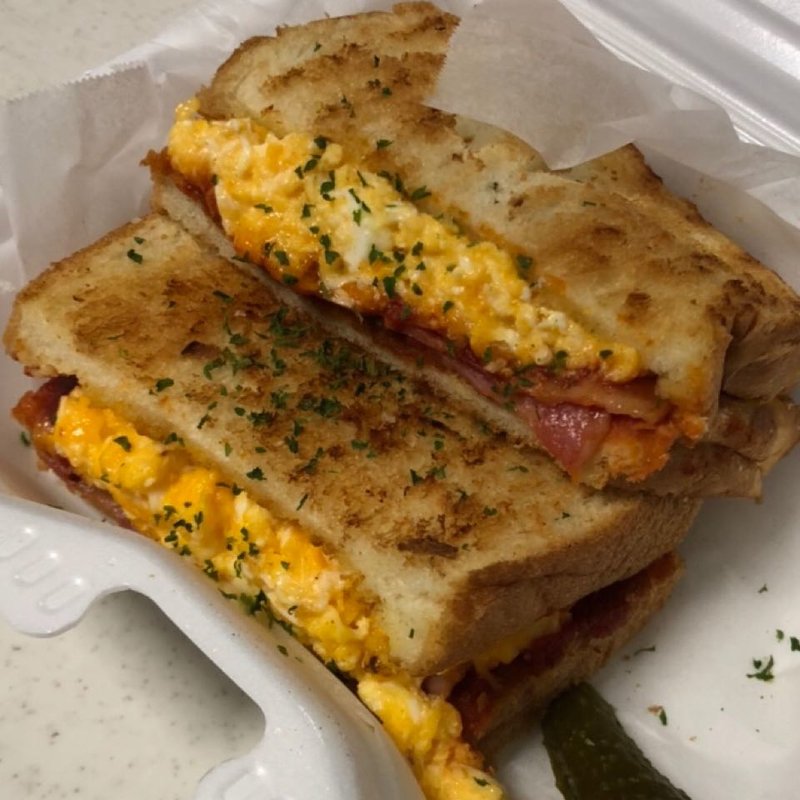 ベーコンエッグサンド(LITTLE+CAFE)