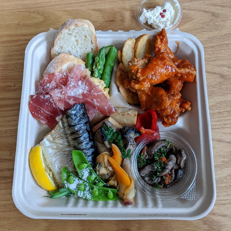 本日のおつまみ盛り(東灯)