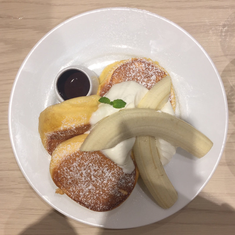 バナナホイップパンケーキチョコソース添え(幸せのパンケーキ 横浜中華街店)