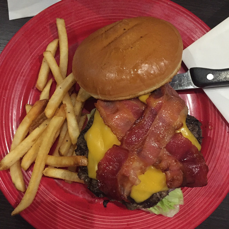 BACON CHEESEBURGER(T.G.I FRIDAYS )