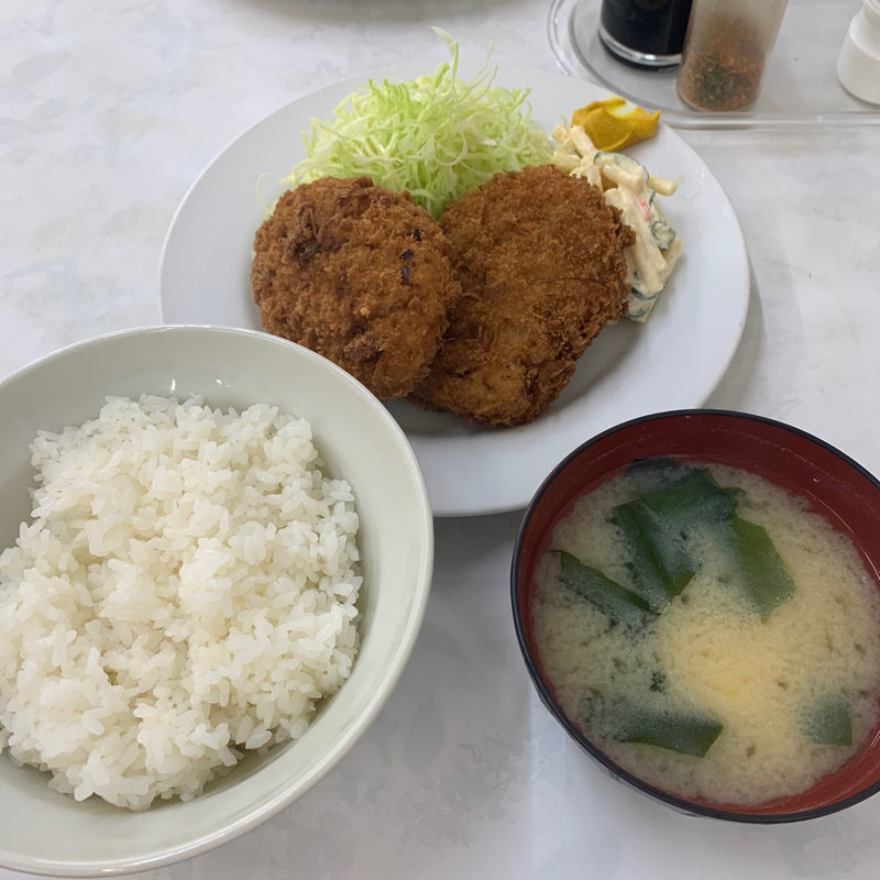 メンチ定食(旭東洋食堂)