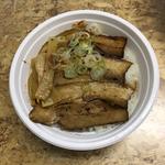炙りチャーシュー丼（テイクアウト限定メニュー）(麺家 喜多楽 （めんや きたら）)