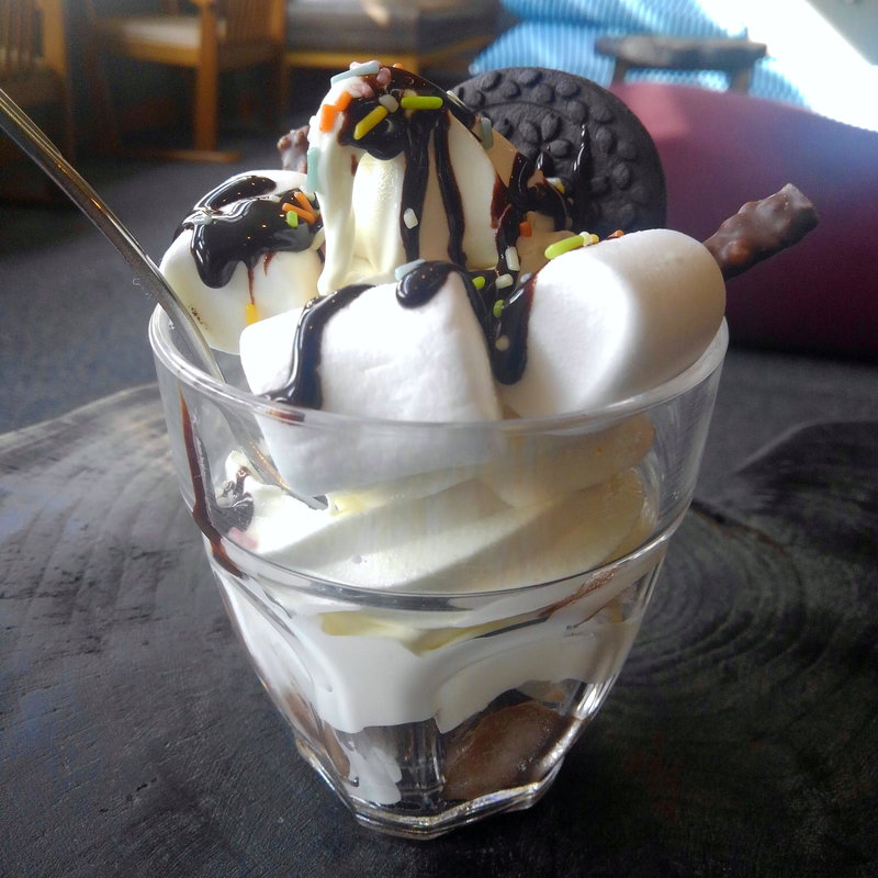 チョコマシュマロパフェ(さくらの湯 食堂 )