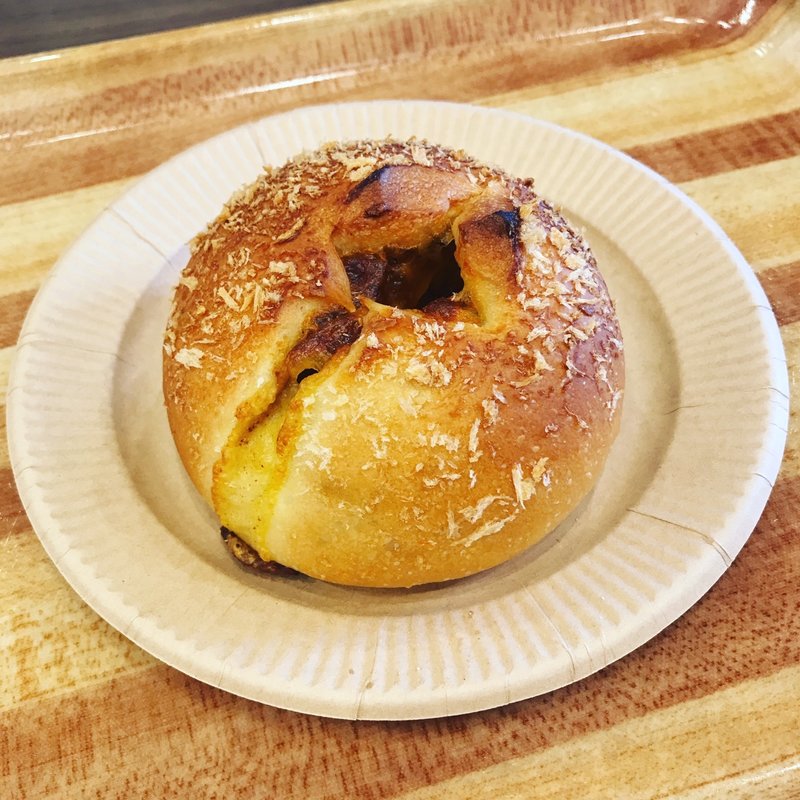 豚角煮のカレーパン(メゾン・イチ 経堂店)