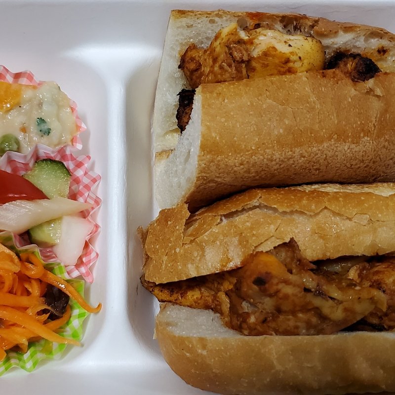 バゲットサンド弁当　アンダルシア風スパイシーチキン入り(SOL NACIENTE（ソルナシエンテ）)