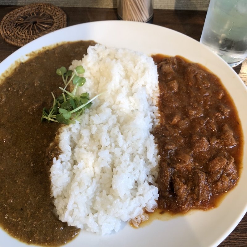カレーハーフハーフ(サイのツノ)