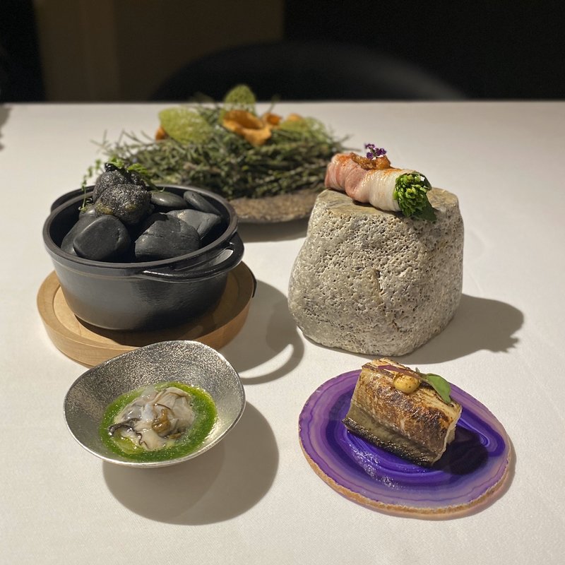 ガレット、野菜の肉巻き、イカスミコロッケ、バージンオイスター、穴子(ラ・ヴァガボンド （LA VAGABONDE）)