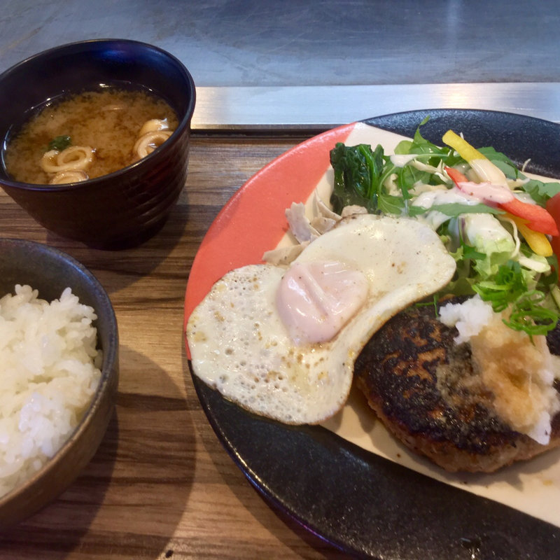 ハンバーグ (手作りハンバーグ卵)