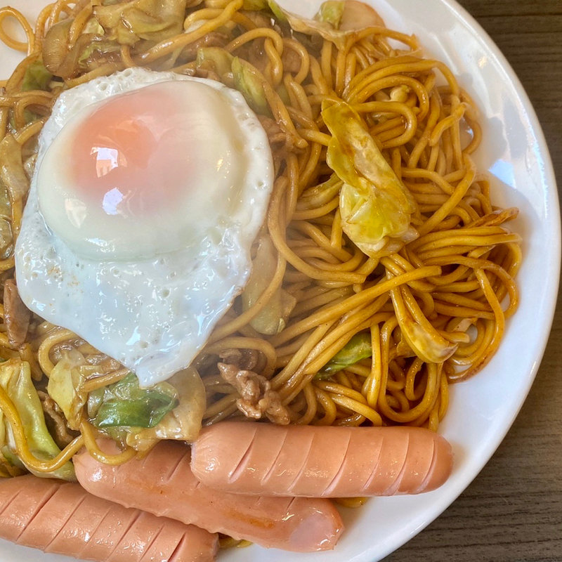 ソース焼そば/大盛＋目玉焼き＆ウインナー(焼そばランラン)
