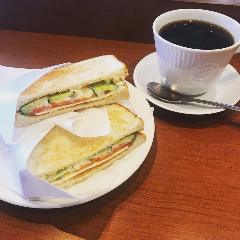 トーストサンド サーモン＆チーズ(カフェ・ド・クリエ御徒町駅南口店)