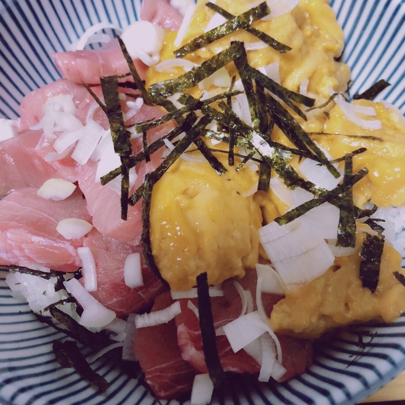 生ウニとまぐろ丼(西山商店)