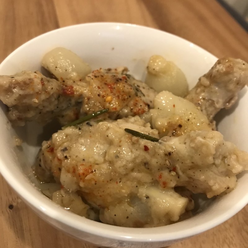 美桜鶏手羽元と小玉葱の白ワイン煮(ミャンカー （miankah）)