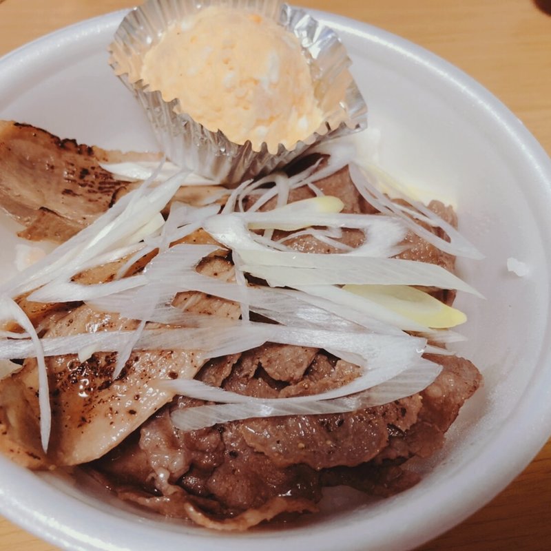 牛たんと鴨肉の炙り丼(肉時々魚 肉どき)