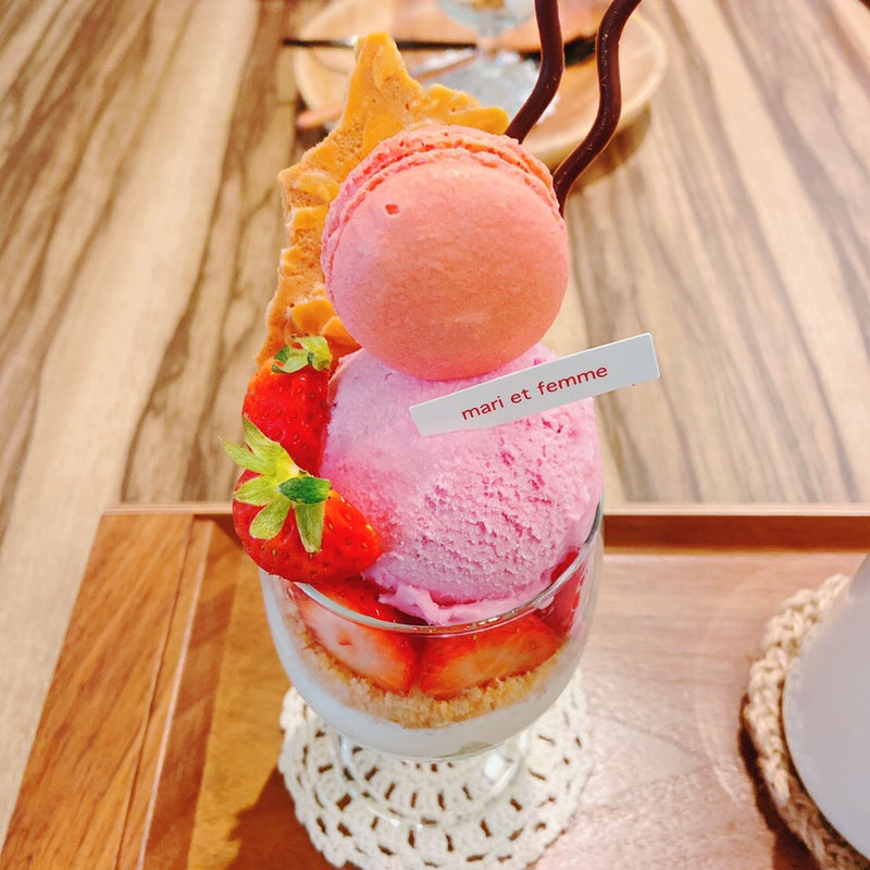 いちごパフェ(マリエファムココ)
