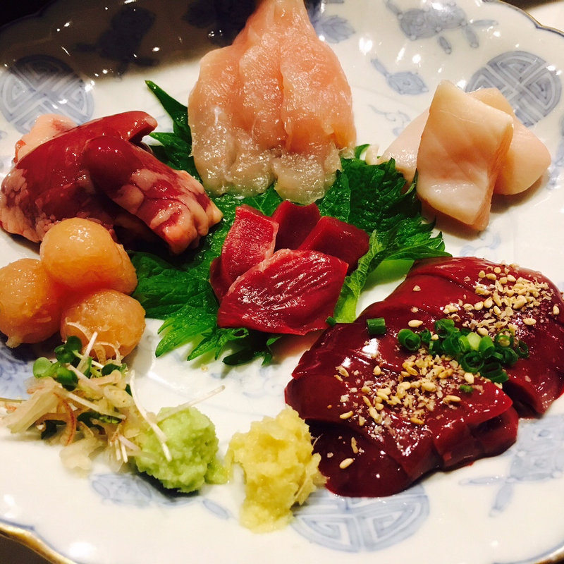 鳥刺し盛り合わせ(炭火焼鳥 いこか)