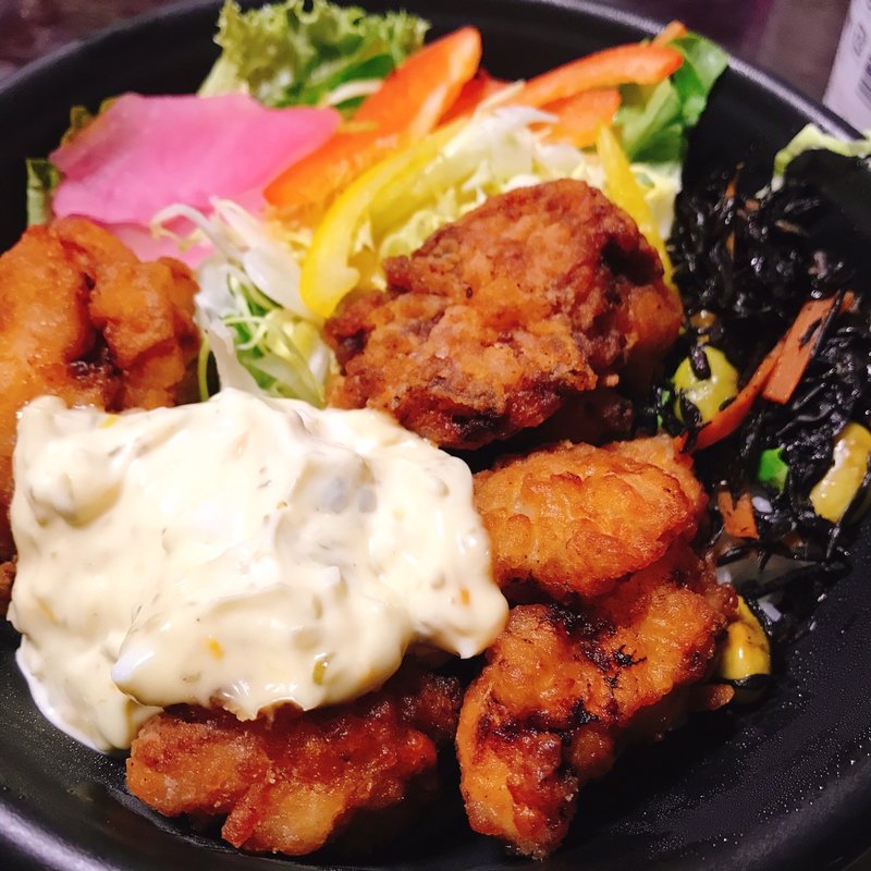 自家製タルタル付き唐あげ弁当(酒処 ふらいぱんいまーじ)