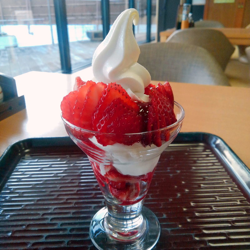 いちごパフェ(みどりの郷 （みちのく城址温泉　みどりの郷）)