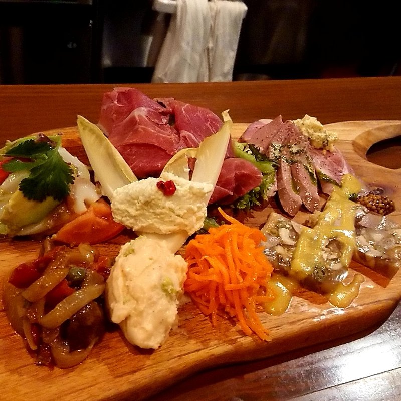 本日の前菜盛り合わせ(ビストロ タツミ)