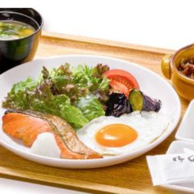 朝の和膳 ～黒毛和牛ときたあかりの小鉢付～(ロイヤルホスト西灘店)