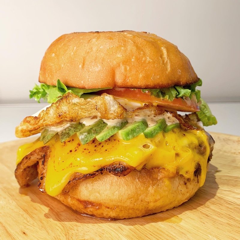 アボガドベーコンエッグチーズバーガー(アンバープレイス)