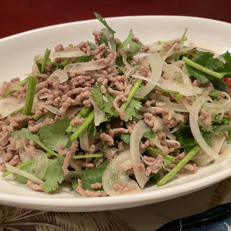 豚挽肉のタイ風サラダ(居酒屋おかちゃん)