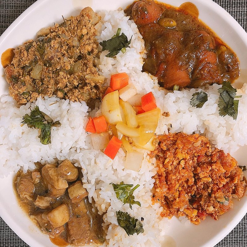 盛り付けてみたよ(SPICE★CURRY43さんとサケトメシさん)(すえ☆pi亭)