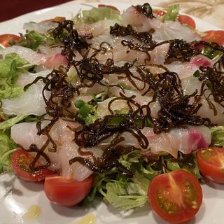 鯛の塩昆布カルパッチョサラダ(居酒屋おかちゃん)