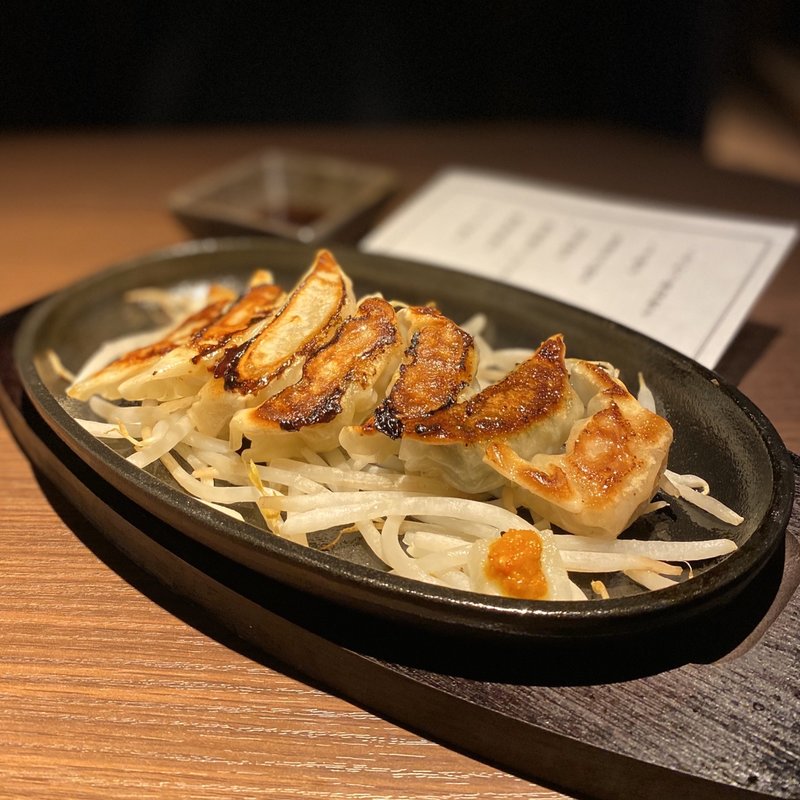 七種盛り餃子(こだわり鉄板餃子、しそ餃子、島唐辛子餃子、海老餃子、野菜餃子、鶏軟骨餃子、チーズ餃子)(はかた野菜巻き串 きばくもん 名駅店)