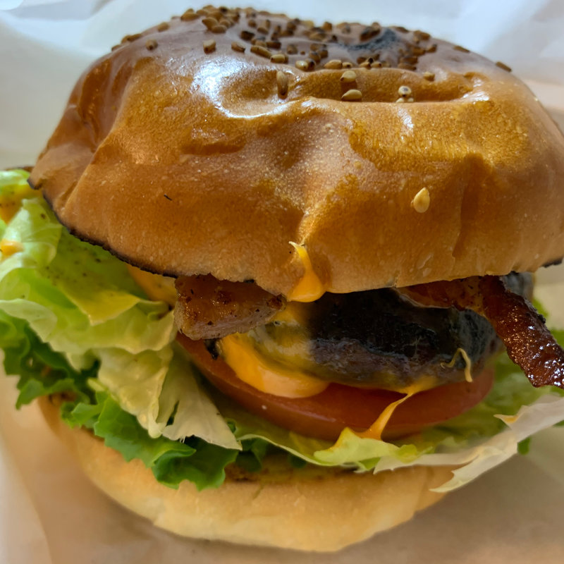 スモーキーベーコンチーズバーガー(TEDDY’S DINER （テディーズ ダイナー）)