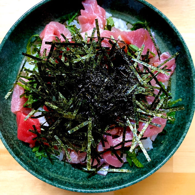 まぐろ丼（金曜日のお弁当）(まちカフェ あい)