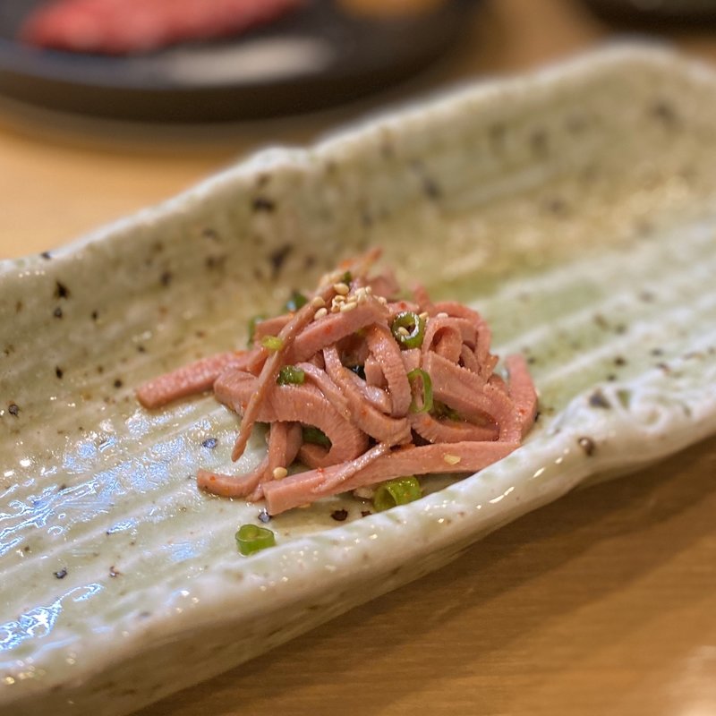 タンのユッケ(にくがとう 伏見別邸)