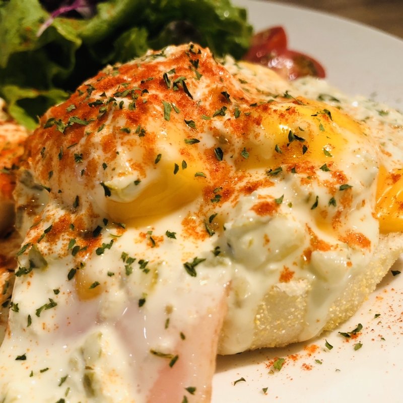 ベーコンエッグベネディクト(D Lounge)