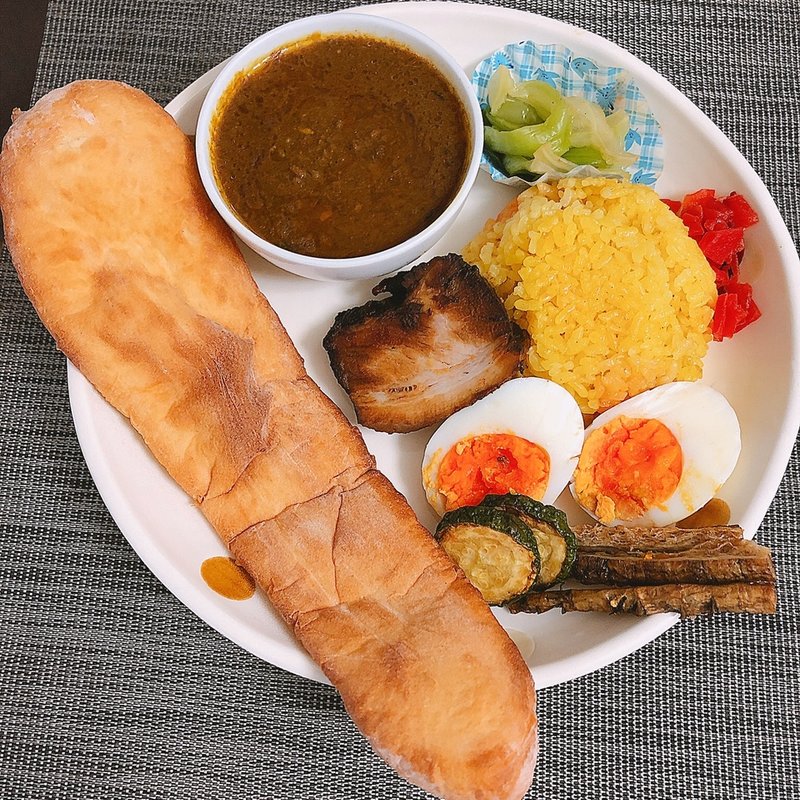 盛り付けてみたよ(YAMACHANの煮干しキーマとPOKKAPOKKAさんのナン)(すえ☆pi亭)