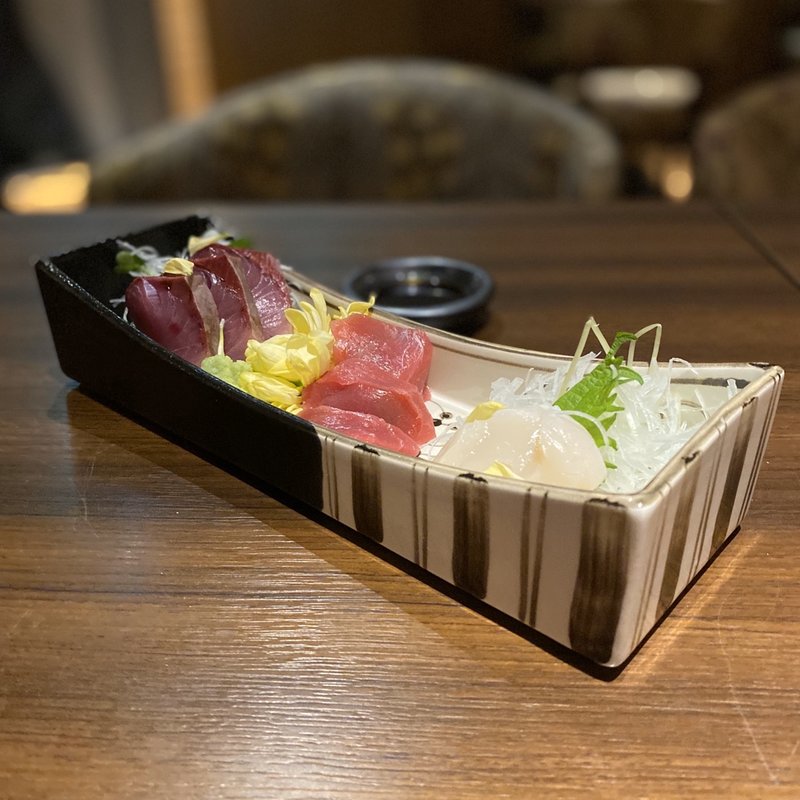 刺身三種盛り(ブリ、本まぐろ、帆立)(牡蠣×肉×海鮮 MIYABI 錦店)